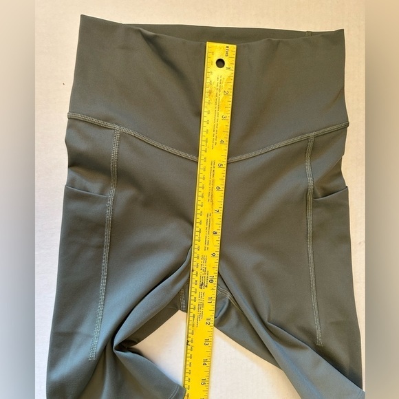 The North Face Motivation high rise fitted short with logo on left thigh Sz-S O8 - Picture 12 of 12